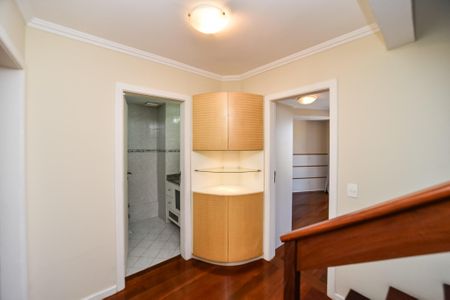 Casa de condomínio para alugar com 300m², 3 quartos e 4 vagasHall entre quartos