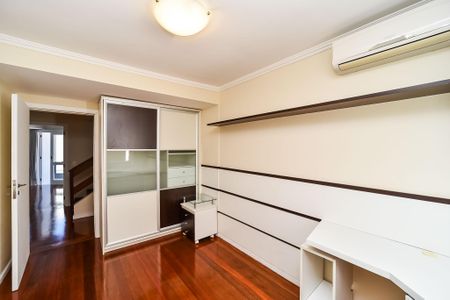 Casa de condomínio para alugar com 300m², 3 quartos e 4 vagasQuarto 1