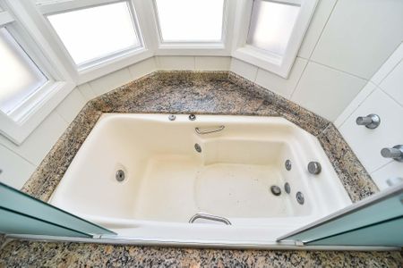 Casa de condomínio para alugar com 300m², 3 quartos e 4 vagasBanheiro da Suíte