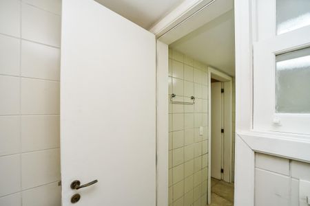 Casa de condomínio para alugar com 300m², 3 quartos e 4 vagasBanheiro de serviço