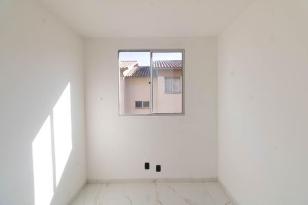 Quarto 2 de apartamento para alugar com 2 quartos, 43m² em Inhoaíba, Rio de Janeiro