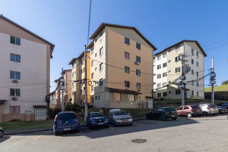 Fachada do bloco de apartamento para alugar com 2 quartos, 43m² em Inhoaíba, Rio de Janeiro