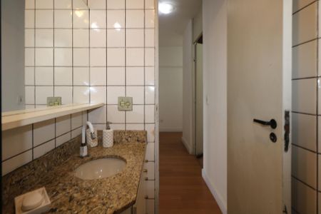 Apartamento à venda com 63m², 3 quartos e 1 vaga Apartamento à venda com 63m², 3 quartos e 1 vagaBanheiro