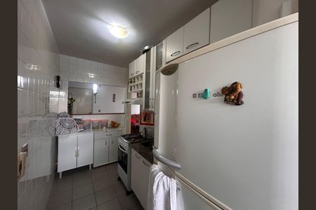 Apartamento à venda com 47m², 2 quartos e 1 vaga Apartamento à venda com 47m², 2 quartos e 1 vagaCozinha americana