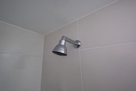 Banheiro de kitnet/studio para alugar com 1 quarto, 26m² em Sumaré, São Paulo