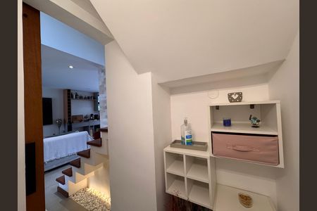 Casa de condomínio à venda com 160m², 4 quartos e 1 vaga Casa de condomínio à venda com 160m², 4 quartos e 1 vagaLavabo