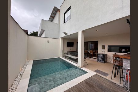 Casa de condomínio à venda com 160m², 4 quartos e 1 vaga Casa de condomínio à venda com 160m², 4 quartos e 1 vagaÁrea externa