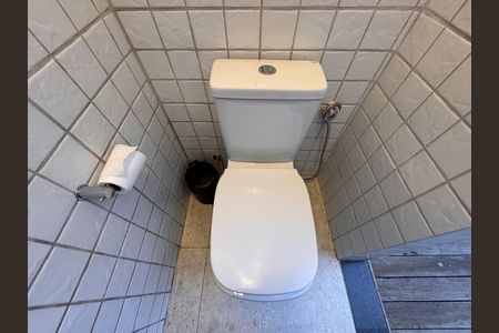 Casa de condomínio à venda com 160m², 4 quartos e 1 vaga Casa de condomínio à venda com 160m², 4 quartos e 1 vagaÁrea externa - Banheiro