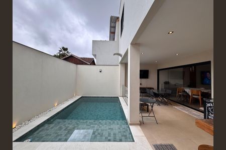 Casa de condomínio à venda com 160m², 4 quartos e 1 vaga Casa de condomínio à venda com 160m², 4 quartos e 1 vagaÁrea externa