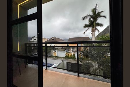 Casa de condomínio à venda com 160m², 4 quartos e 1 vaga Casa de condomínio à venda com 160m², 4 quartos e 1 vagaSuíte Master - Varanda