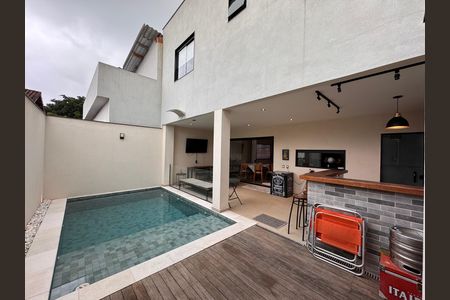 Casa de condomínio à venda com 160m², 4 quartos e 1 vaga Casa de condomínio à venda com 160m², 4 quartos e 1 vagaÁrea externa