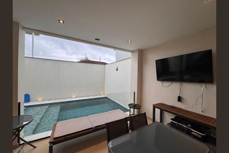 Casa de condomínio à venda com 160m², 4 quartos e 1 vaga Casa de condomínio à venda com 160m², 4 quartos e 1 vagaÁrea externa