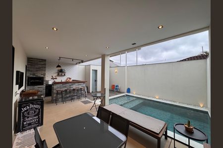 Casa de condomínio à venda com 160m², 4 quartos e 1 vaga Casa de condomínio à venda com 160m², 4 quartos e 1 vagaÁrea externa
