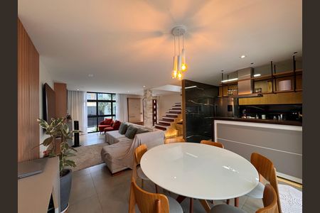Casa de condomínio à venda com 160m², 4 quartos e 1 vaga Casa de condomínio à venda com 160m², 4 quartos e 1 vagaSala