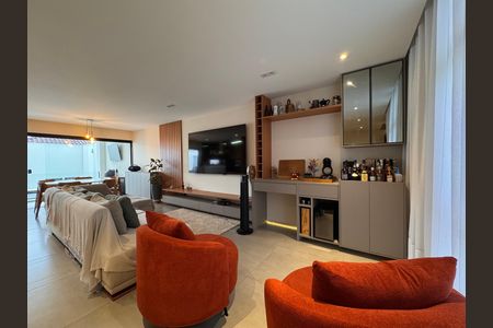 Casa de condomínio à venda com 160m², 4 quartos e 1 vaga Casa de condomínio à venda com 160m², 4 quartos e 1 vagaSala