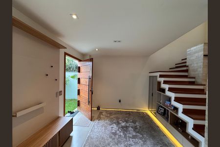 Casa de condomínio à venda com 160m², 4 quartos e 1 vaga Casa de condomínio à venda com 160m², 4 quartos e 1 vagaSala