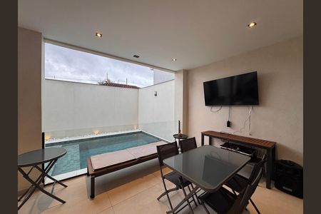 Casa de condomínio à venda com 160m², 4 quartos e 1 vaga Casa de condomínio à venda com 160m², 4 quartos e 1 vagaÁrea externa