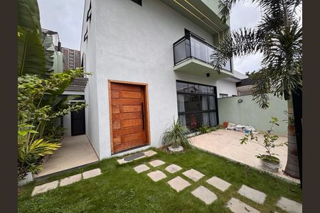 Casa de condomínio à venda com 160m², 4 quartos e 1 vaga Casa de condomínio à venda com 160m², 4 quartos e 1 vagaÁrea externa