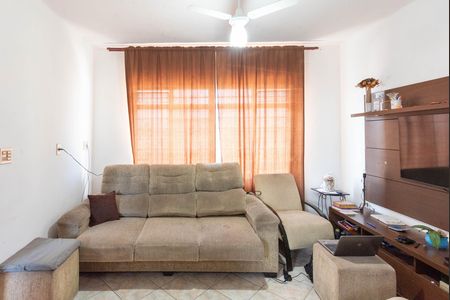 Casa à venda com 250m², 3 quartos e 3 vagas Casa à venda com 250m², 3 quartos e 3 vagasSala