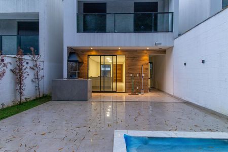 Casa de condomínio para alugar com 167m², 3 quartos e 2 vagas Casa de condomínio para alugar com 167m², 3 quartos e 2 vagas Quintal dos fundos