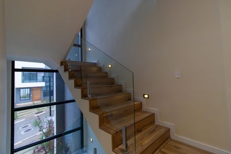 Casa de condomínio para alugar com 167m², 3 quartos e 2 vagas Casa de condomínio para alugar com 167m², 3 quartos e 2 vagasEscadas