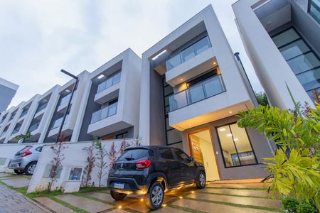 Casa de condomínio para alugar com 167m², 3 quartos e 2 vagas Casa de condomínio para alugar com 167m², 3 quartos e 2 vagasFachada