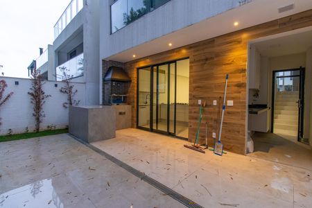Casa de condomínio para alugar com 167m², 3 quartos e 2 vagas Casa de condomínio para alugar com 167m², 3 quartos e 2 vagas Quintal dos fundos