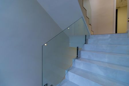 Casa de condomínio para alugar com 167m², 3 quartos e 2 vagas Casa de condomínio para alugar com 167m², 3 quartos e 2 vagasEscadas