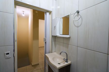 Casa para alugar com 55m², 2 quartos e sem vaga Casa para alugar com 55m², 2 quartos e sem vagaBanheiro