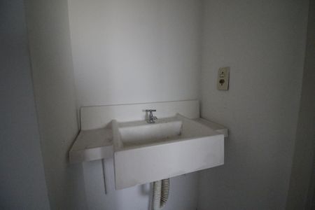 Banheiro de apartamento à venda com 2 quartos, 52m² em Taquara, Rio de Janeiro