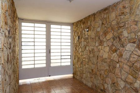 Casa para alugar com 120m², 2 quartos e 1 vaga