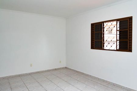 Casa para alugar com 120m², 2 quartos e 1 vaga