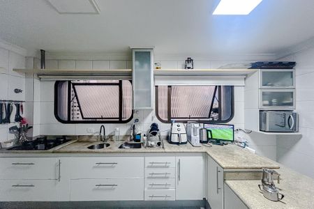 Apartamento para alugar com 195m², 3 quartos e 3 vagasCozinha - Armários