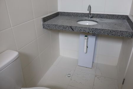 Apartamento à venda com 55m², 2 quartos e 1 vaga Apartamento à venda com 55m², 2 quartos e 1 vagaBanheiro da Suíte 2
