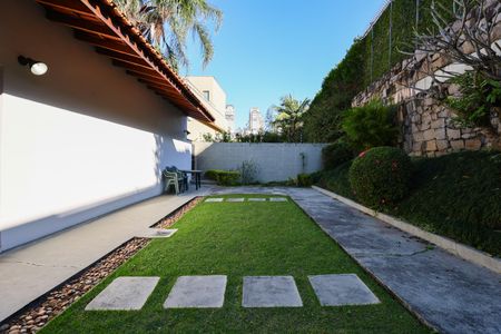 Casa à venda com 475m², 3 quartos e 4 vagas Casa à venda com 475m², 3 quartos e 4 vagasÁrea externa