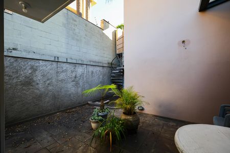 Casa à venda com 475m², 3 quartos e 4 vagas Casa à venda com 475m², 3 quartos e 4 vagasÁrea externa