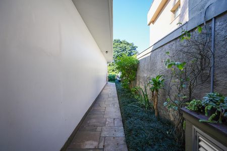Casa à venda com 475m², 3 quartos e 4 vagas Casa à venda com 475m², 3 quartos e 4 vagasÁrea externa