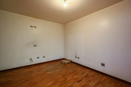 Casa à venda com 475m², 3 quartos e 4 vagas Casa à venda com 475m², 3 quartos e 4 vagasQuarto 3