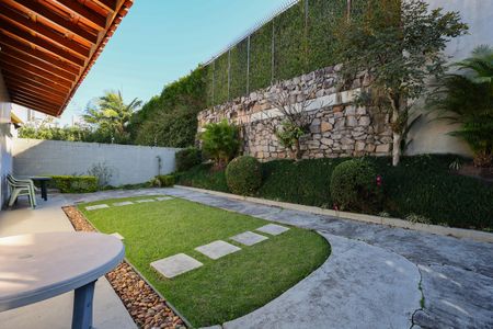 Casa à venda com 475m², 3 quartos e 4 vagas Casa à venda com 475m², 3 quartos e 4 vagasÁrea externa