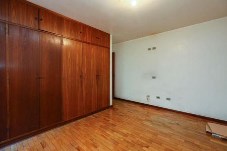 Casa à venda com 475m², 3 quartos e 4 vagas Casa à venda com 475m², 3 quartos e 4 vagasQuarto 3