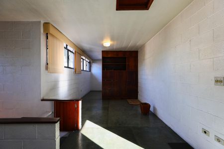 Casa à venda com 475m², 3 quartos e 4 vagas Casa à venda com 475m², 3 quartos e 4 vagasSalão