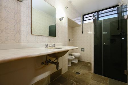 Casa à venda com 475m², 3 quartos e 4 vagas Casa à venda com 475m², 3 quartos e 4 vagasBanheiro da Suíte