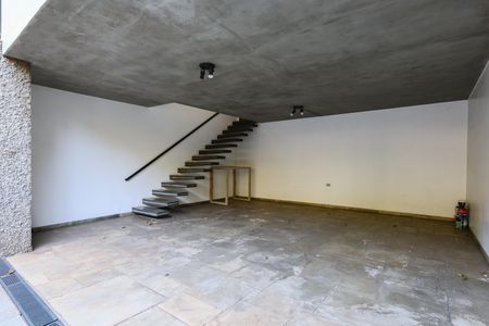 Casa à venda com 475m², 3 quartos e 4 vagas Casa à venda com 475m², 3 quartos e 4 vagasGaragem