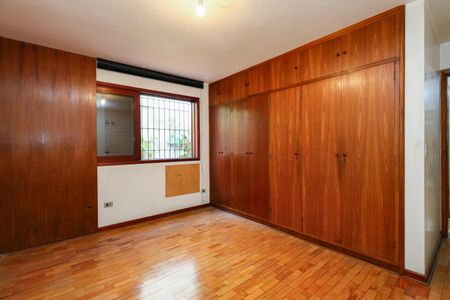 Casa à venda com 475m², 3 quartos e 4 vagas Casa à venda com 475m², 3 quartos e 4 vagasQuarto 3