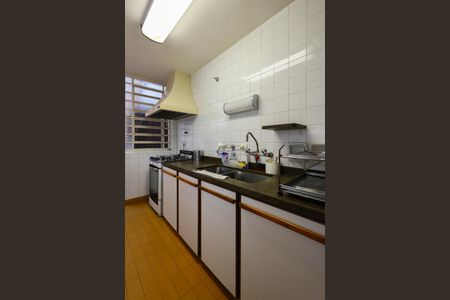 Casa à venda com 475m², 3 quartos e 4 vagas Casa à venda com 475m², 3 quartos e 4 vagasCozinha