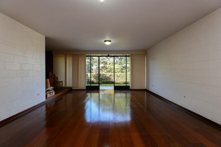 Casa à venda com 475m², 3 quartos e 4 vagas Casa à venda com 475m², 3 quartos e 4 vagasSala