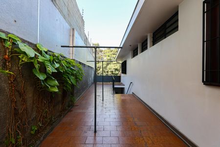 Casa à venda com 475m², 3 quartos e 4 vagas Casa à venda com 475m², 3 quartos e 4 vagasÁrea de Serviço