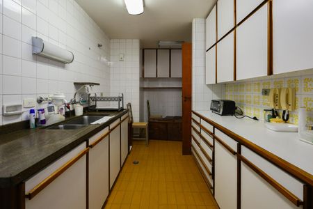 Casa à venda com 475m², 3 quartos e 4 vagas Casa à venda com 475m², 3 quartos e 4 vagasCozinha