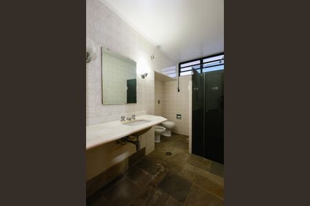 Casa à venda com 475m², 3 quartos e 4 vagas Casa à venda com 475m², 3 quartos e 4 vagasBanheiro da Suíte