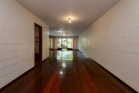 Casa à venda com 475m², 3 quartos e 4 vagas Casa à venda com 475m², 3 quartos e 4 vagasSala de Jantar